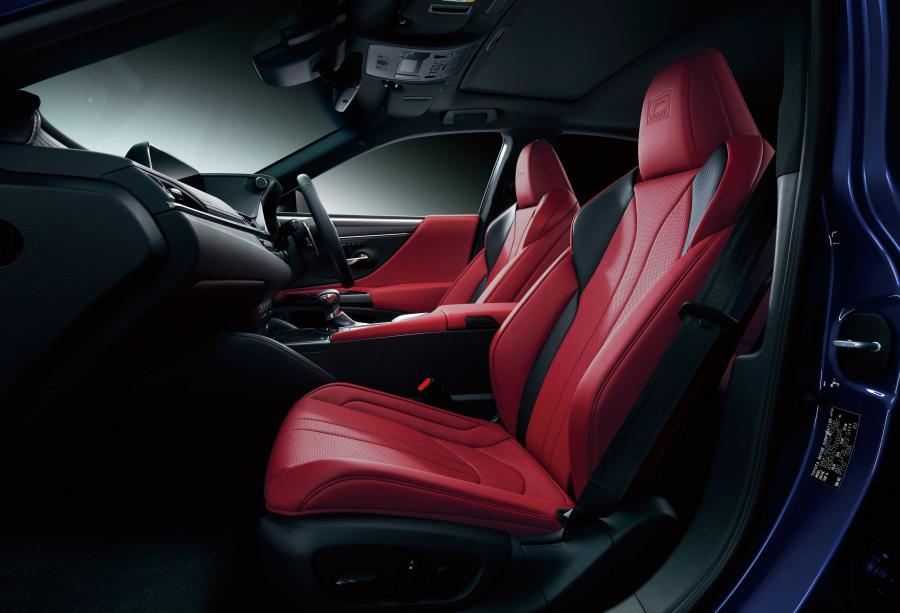 Интерьер Lexus ES300h F-Sport 2018 года  (JP) (фото 4 из 22)